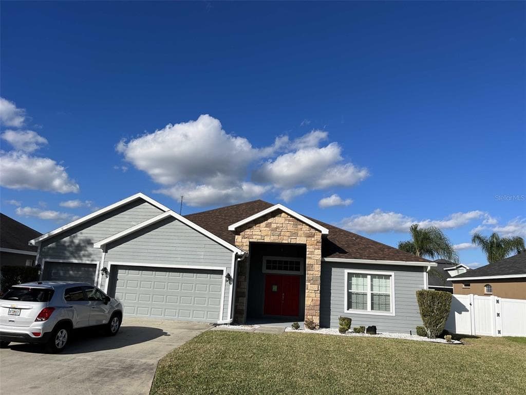 Large open split plan, gated community, new appliances and quartz countertops in kitchen