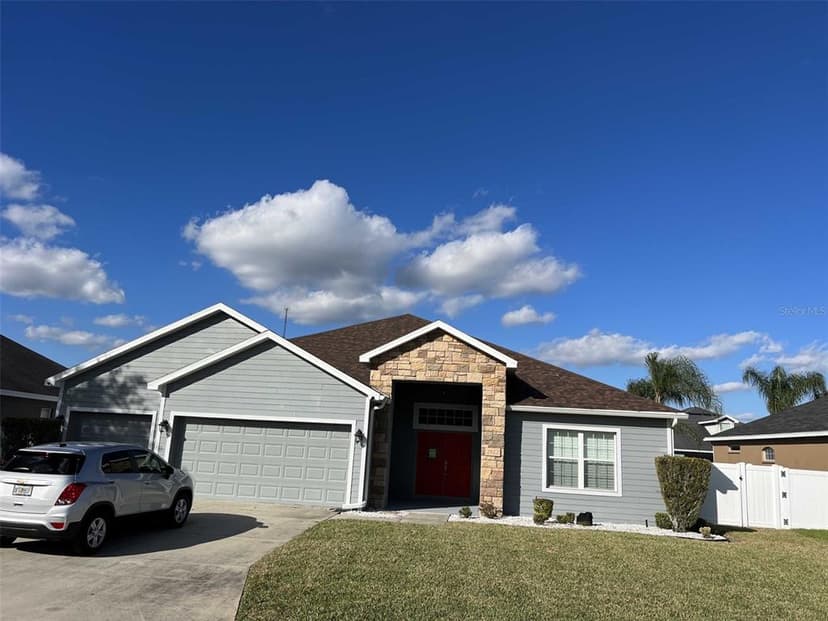 Large open split plan, gated community, new appliances and quartz countertops in kitchen