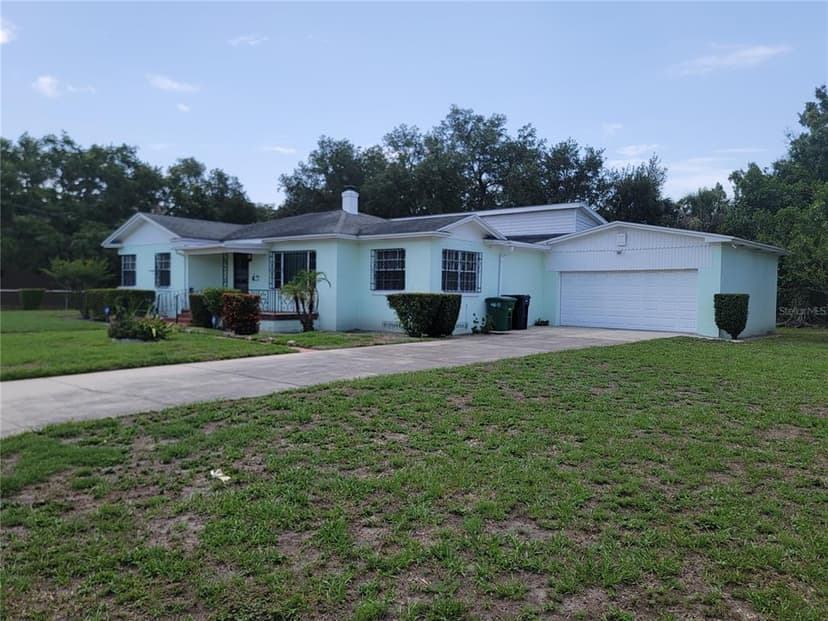 Welcome to 1002 W LaSalle Street, a valuable opportunity located in a growing area of Tampa